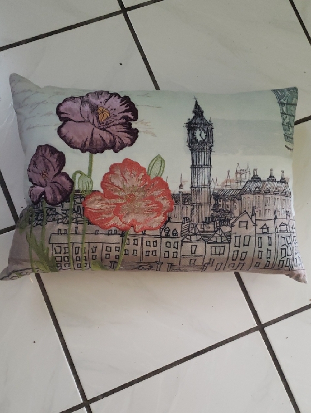 Vintage like new embroidered Cityscape "London Skyline" Throw Pillow w/ flowers